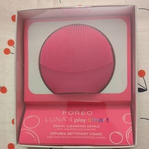 FOREO Luna 4 Play Smart in Vibrant Pink